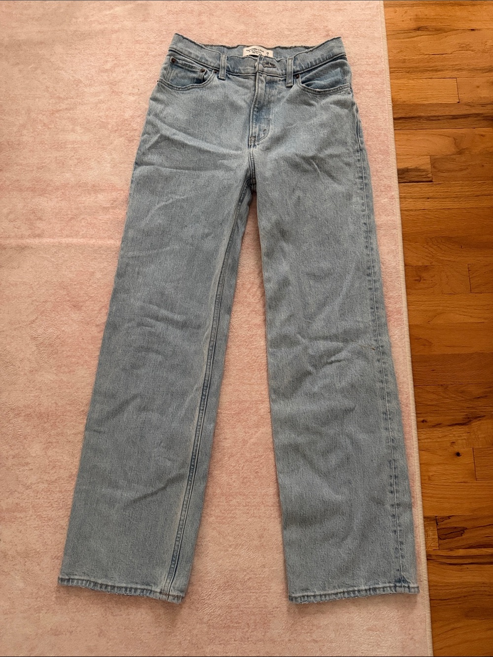 Abercrombie & Fitch Light Wash 90s Relaxed High RiseWomen's Jeans